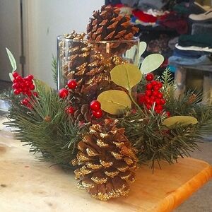 💖Beautiful Mainstays Candle Holder With Cinnamon Scented Pinecones